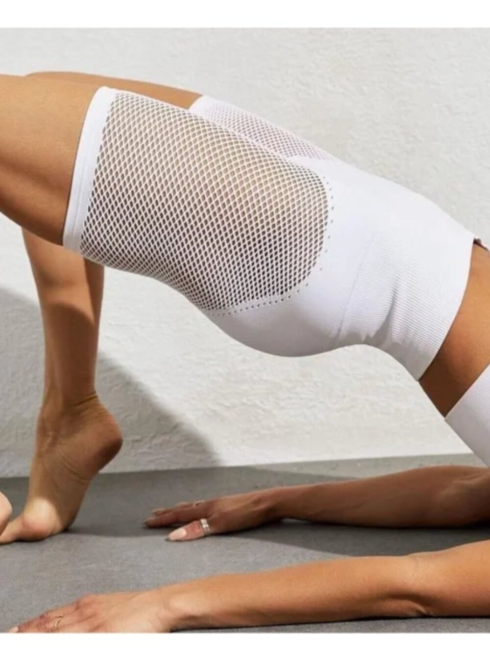 Alo Yoga Seamless High-Waist Limitless Open Air Short
- White